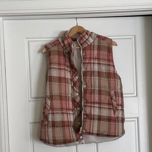 BOUND FOR ADVENTURE PLAID PUFFER VEST- BLUSH